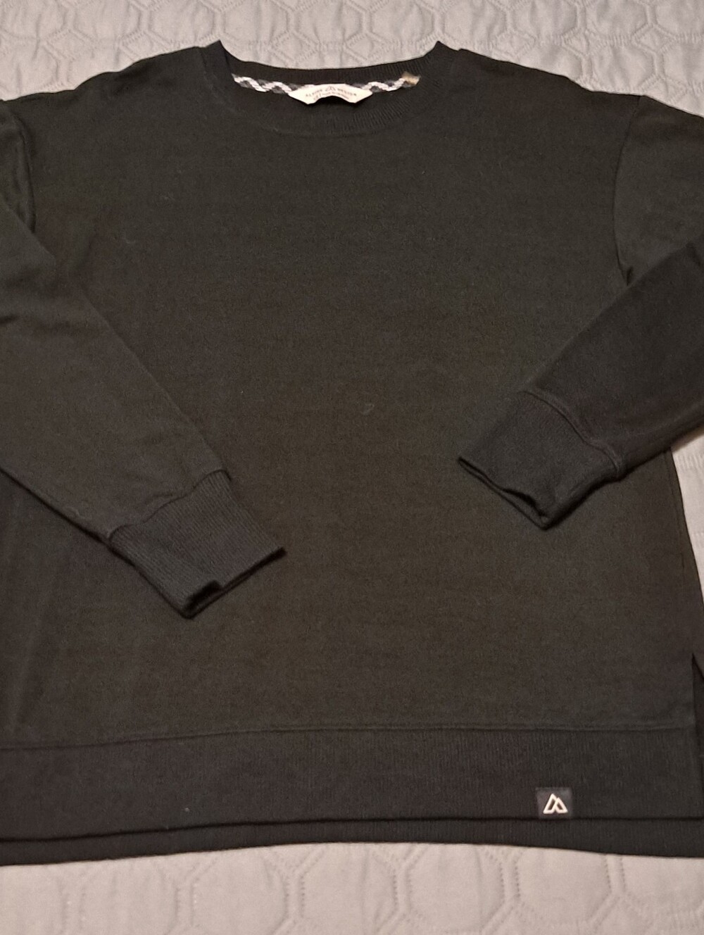 Alpine Design  Black Crewneck Sweater Size XS